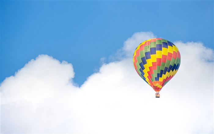 Balão de ar quente azul céu nuvens-2016 Papel de parede de alta qualidade Visualizações:8701