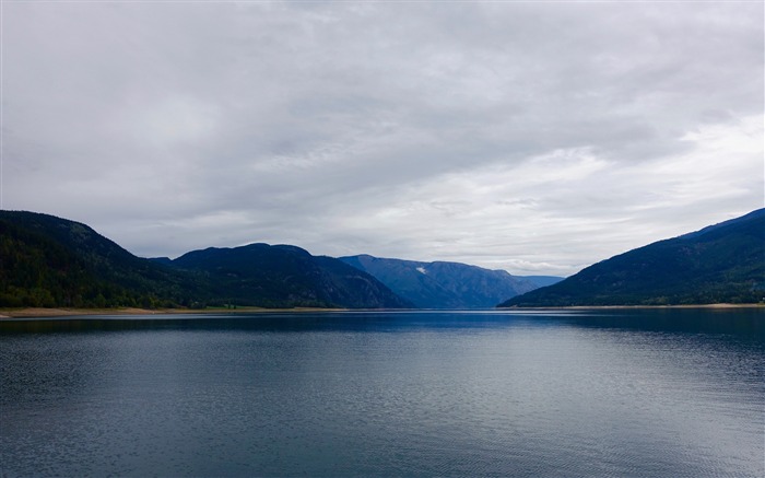 Montagnes lac ciel nuages-paysages Haute Qualité Fond d'écran Vues:8850