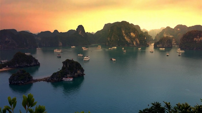 Vietnam Sunset on Halong Bay-2016 Bing Desktop Wallpaper Views:12196 Date:2016/10/23 10:02:54