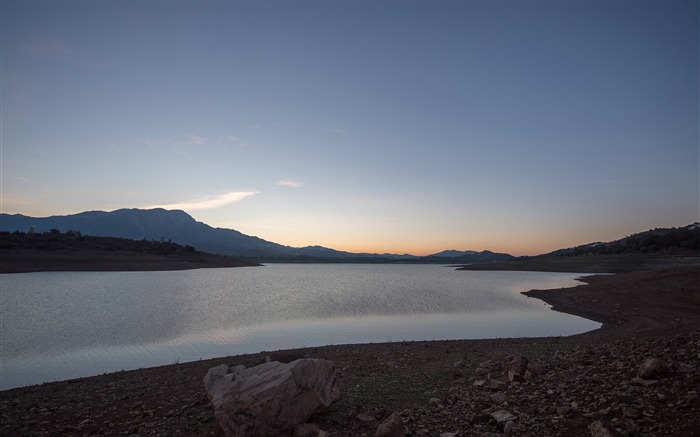 平静的湖面在深夜-自然风景墙纸 浏览:7841