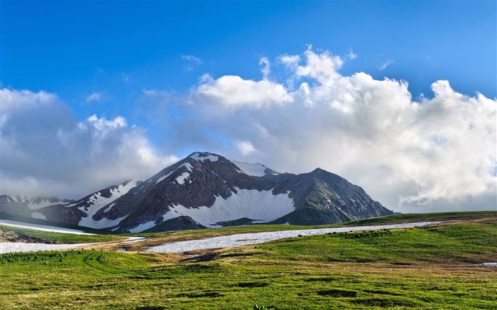 Meadows neige montagnes nuages-Fond d'écran paysage nature Vues:8319