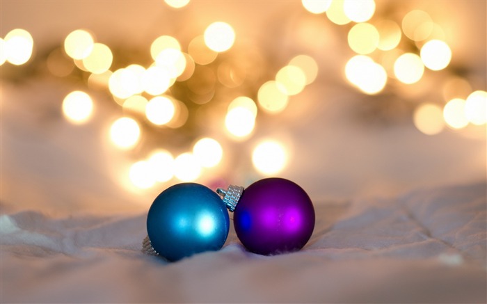 Toys balls glare-2017 Merry Christmas Wallpaper Views:6645 Date:2016/12/8 6:52:46