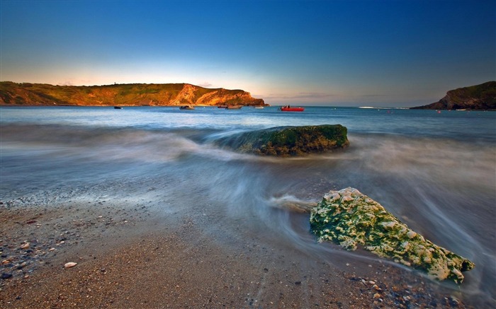 Wave sea sand stones fishermen-World Travel HD Wallpaper Views:6530 Date:2016/12/22 7:08:17