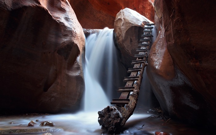 Roca de la cueva cerca de la cascada-2016 Paisaje Fondo de pantalla de alta calidad Vistas:7573