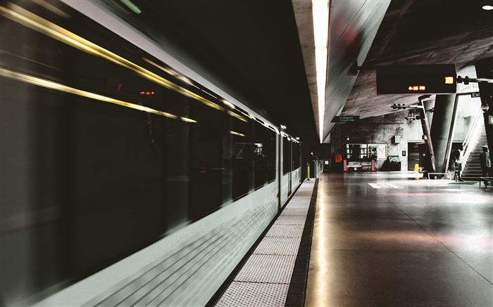 Blanco y negro dentro de la estación de tren subterráneo-Ciudades Photography fondo de pantalla HD Vistas:9411