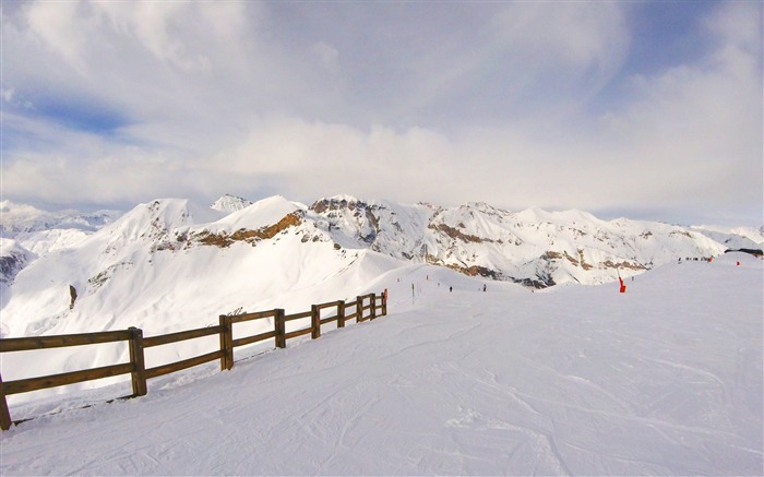 Cenário das montanhas da neve no inverno - Cenário de papel de parede de alta qualidade Visualizações:8136