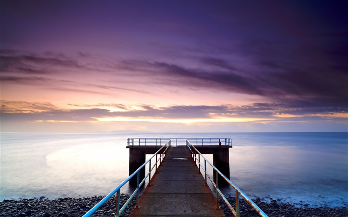 Beach rusty pier-Scenery Photo HD Wallpaper Views:10816 Date:2017/4/7 8:02:53