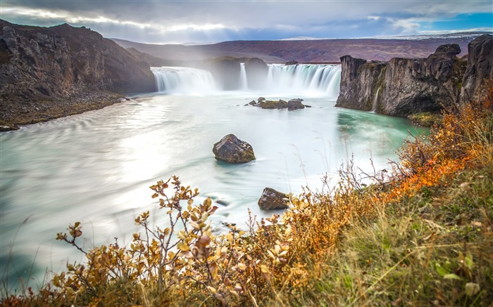 Iceland Godafoss Waterfall-Scenery Photo HD Wallpaper Views:7751 Date:2017/4/7 8:10:04