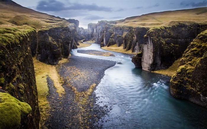 iceland canyon river-Scenery Photo HD Wallpaper Views:10077 Date:2017/4/7 8:07:55