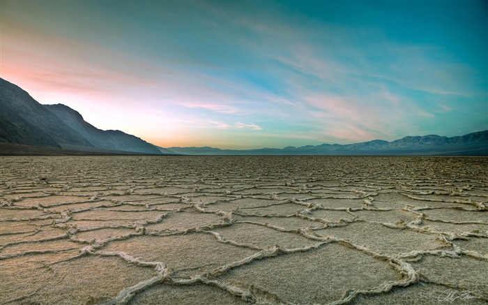 Badwater salt pan death valley-Nature HD Wallpapers Views:7813 Date:2017/8/25 0:47:14