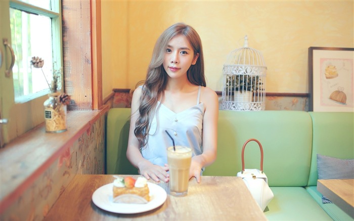 Cafe pure and beautiful Chinese girl photo 06 Views:6611 Date:2017/8/10 8:30:24