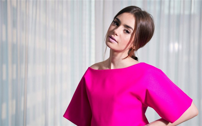 Papel de Parede de Foto Lily Collins-Beauty Visualizações:8069