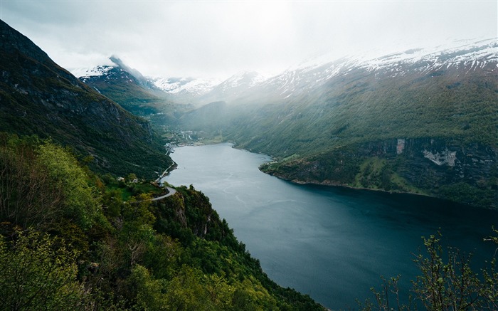 Río entre montaña-2017 naturaleza fondo de pantalla HD Vistas:6313