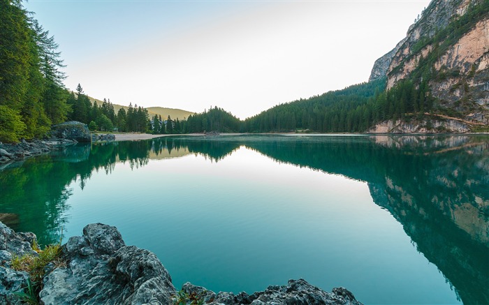 Dolomites lake landscape mountains Nature Wallpaper Views:8276 Date:2017/10/5 1:42:40