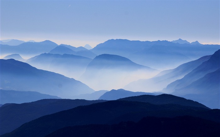 misty mountains HD Fond d'écran Vues:12205