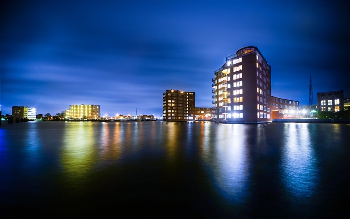 Edifício da faculdade da cidade lago noite HD papel de parede de mesa Visualizações:8083