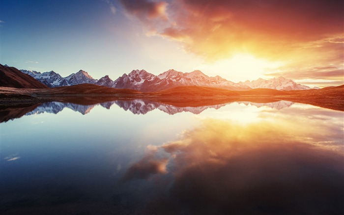 Reflets du lac Sunrise montagnes 2017 Fond d'écran HD Vues:7591