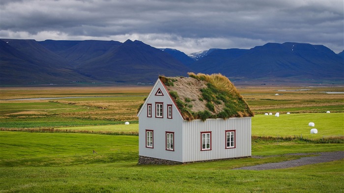 Cabañas de llanuras verdes de Islandia 4k Lanzamiento de paisaje Vistas:11505