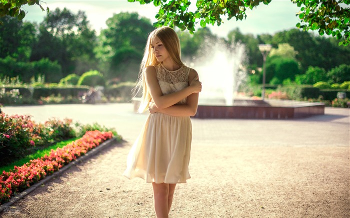 Summer Sun Park Fountain Girl Visualizações:11249