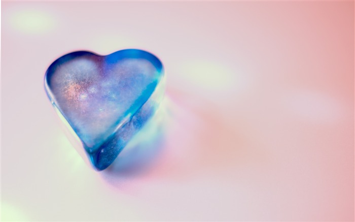 Blue crystal love heart pink background Views:10034 Date:2018/1/18 7:38:39