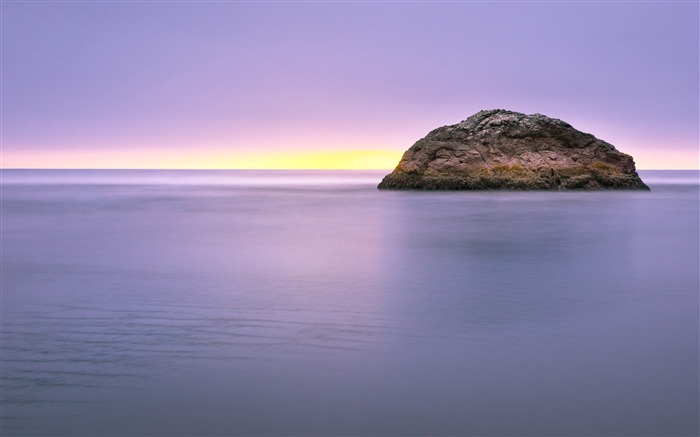 Charming rock ocean horizon dawn reflection Views:9524 Date:2018/1/8 2:04:43