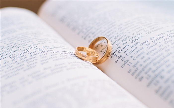 Love marriage couple ring book Views:9067 Date:2018/2/14 2:49:58