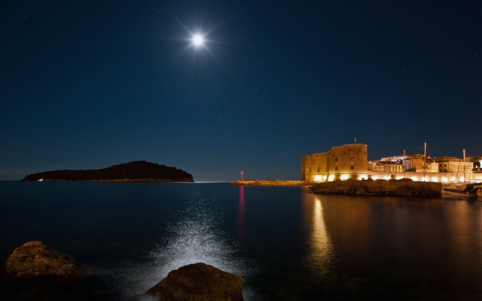 Litoral, castelo velho, farol, visão noturna Visualizações:9276