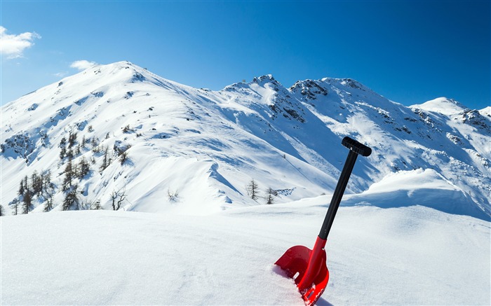 Winter Snow Mountains Shovel Blue Sky 4K Views:10867 Date:2018/5/5 11:17:07