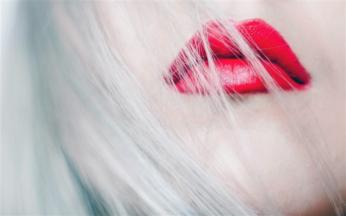 Beautiful girl face white hair red lips Views:6126 Date:2018/7/15 7:04:45