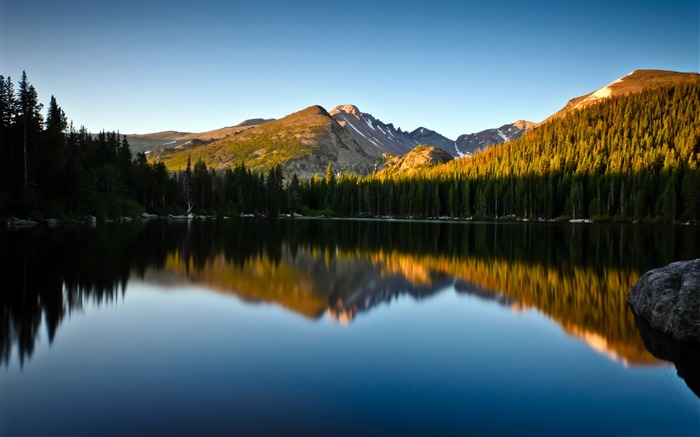 Selva, lago, montanha da neve, pôr do sol, luz solar Visualizações:10744