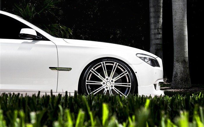 White BMW 7 Series Wheels HD Closeup Views:6122 Date:2018/7/10 4:15:24