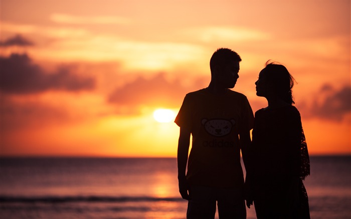 Ocean sunset glow couple silhouette Views:11099 Date:2018/9/19 7:45:36