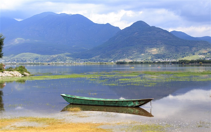 云南，丽江，湖泊，船只，高山风光 浏览:8435