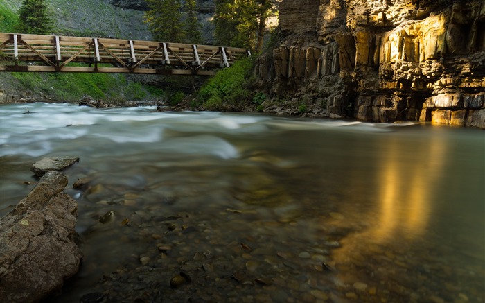 American Jungle Canyon Wooden Bridge Montana River Views:8021 Date:2018/10/21 8:15:35