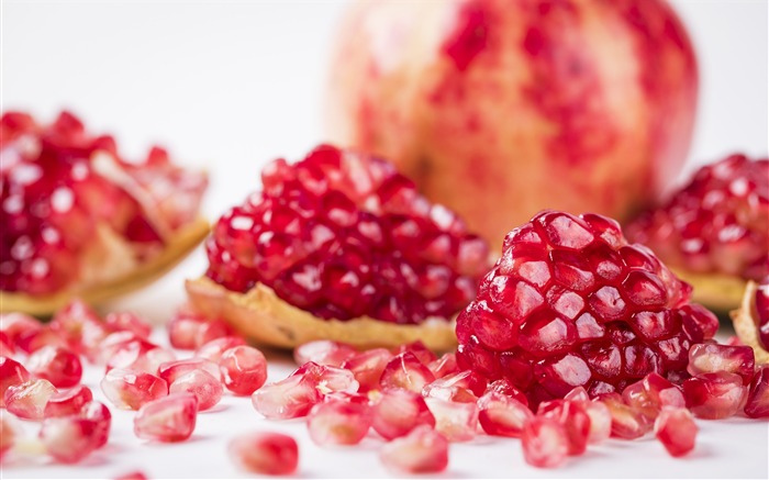 Fresh ripe red pomegranate fruit closeup Views:6318 Date:2018/10/16 5:41:25