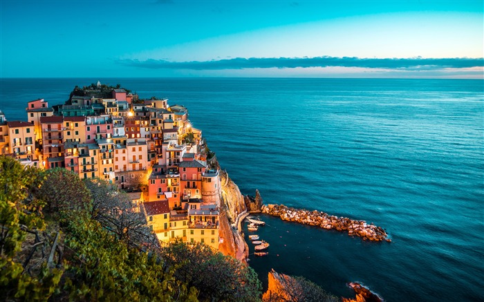 Italy ocean coast cliff port night view Views:15067 Date:2018/10/21 8:19:47