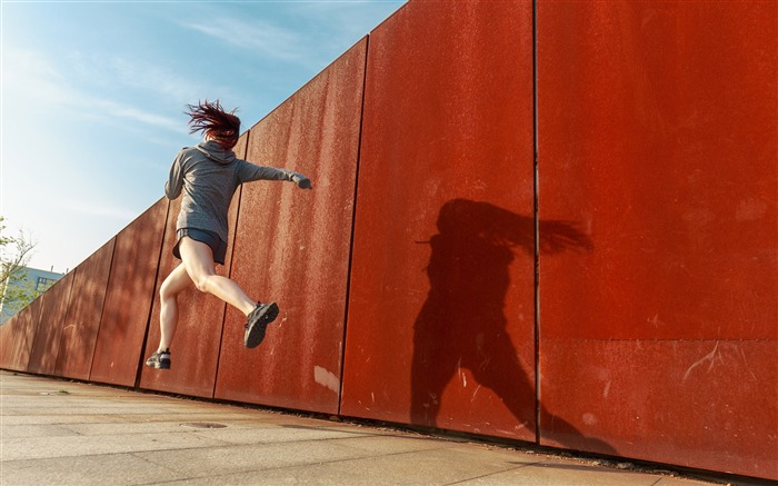 Morning beautiful girl outdoor running photo Views:6914 Date:2018/10/10 10:35:33