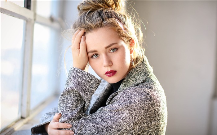 2018，Brec Bassinger，美女演员，海报 浏览:7800