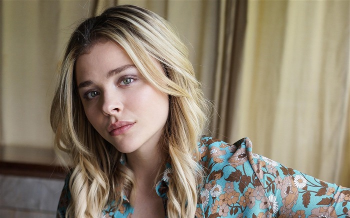 Chloe Grace Moretz Latest Actress Poster Views:9679 Date:2018/12/6 7:46:26