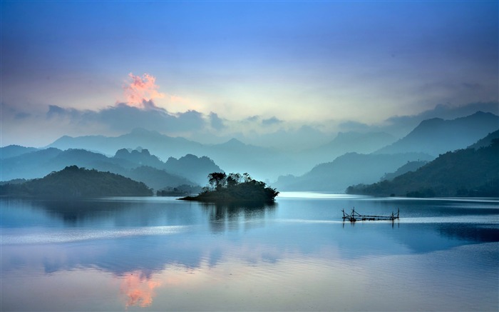 Lake River Mountains Morning Foggy Landscape Views:13306 Date:2019/9/5 6:35:49