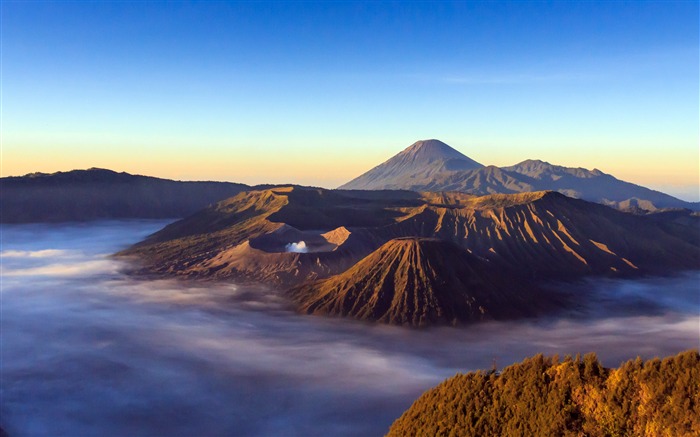 Indonesian Active volcano 2020 Travel Scenery Photo Views:9385 Date:2020/4/14 6:02:02