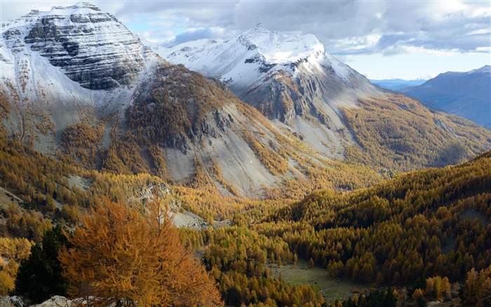 Alpes France First Snow 2020 Bing HD Desktop Views:6989 Date:2020/12/11 19:16:07