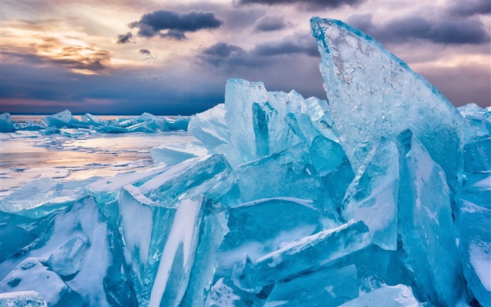 Frozen Lake Baikal 2021 Russia Winter 5K Close Up Views:10554 Date:2021/10/15 16:48:09