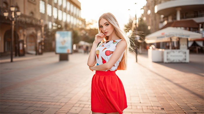 Blonde Girl 2022 Sunset Time Street 4K Photo Views:5314 Date:2022/1/25 14:04:30