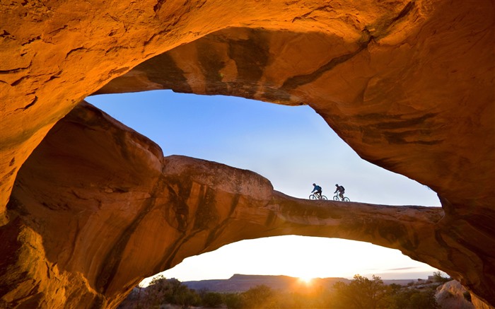 Ciclismo, arco de roca natural, Desierto, Moab, Utah, Bing, 5K Vistas:5849