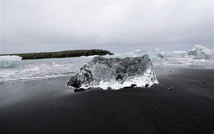 Black Beach Ice Cubes Iceland 2022 Bing 5K Views:3855 Date:2022/9/23 12:51:55