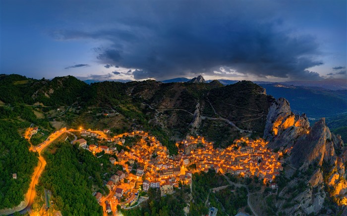 Castelmezzano Village, Potenza, Basilicata, Itália, 5k Visualizações:5563