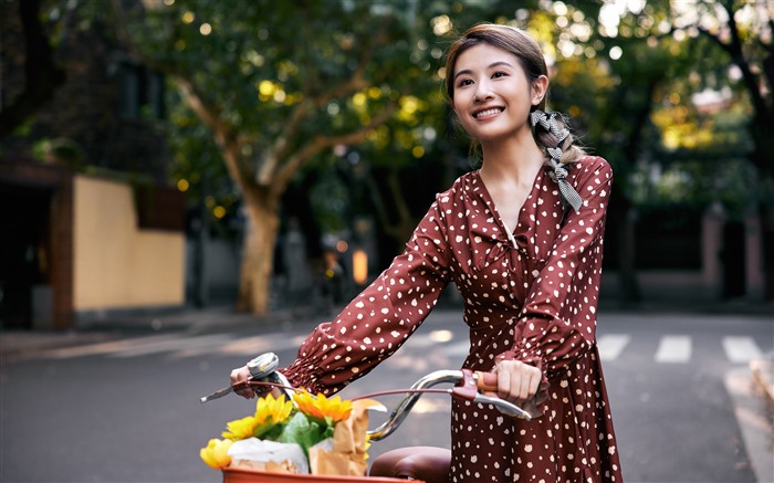 Fresco, modelo de belleza, bicicleta, disparo callejero, 5k Vistas:4425