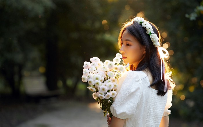 Sunset Flowers Charming Young girl Model 5K Views:5585 Date:2022/12/17 3:58:04