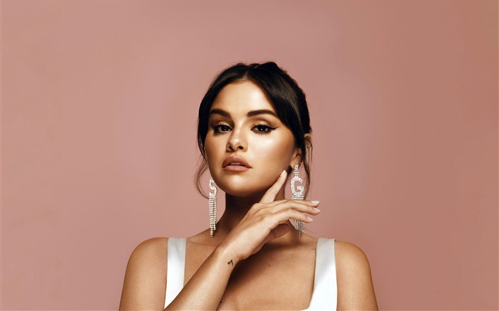 Selena Gomez, Rare Beauty, 2023, Celebrity, 5K Vues:5506